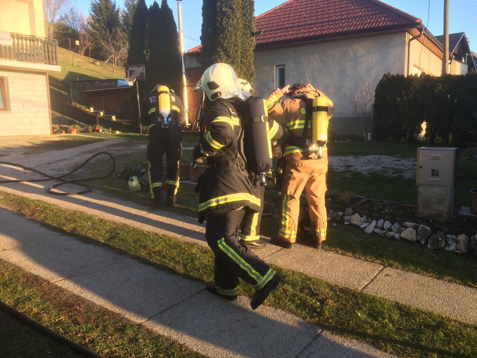 Fotografija: požar, Lendava, gasilci FOTO: Oste Bakal