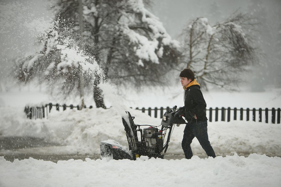 Fotografija: Zapadlo bo veliko snega, napovedujejo. FOTO: Jure Eržen/delo