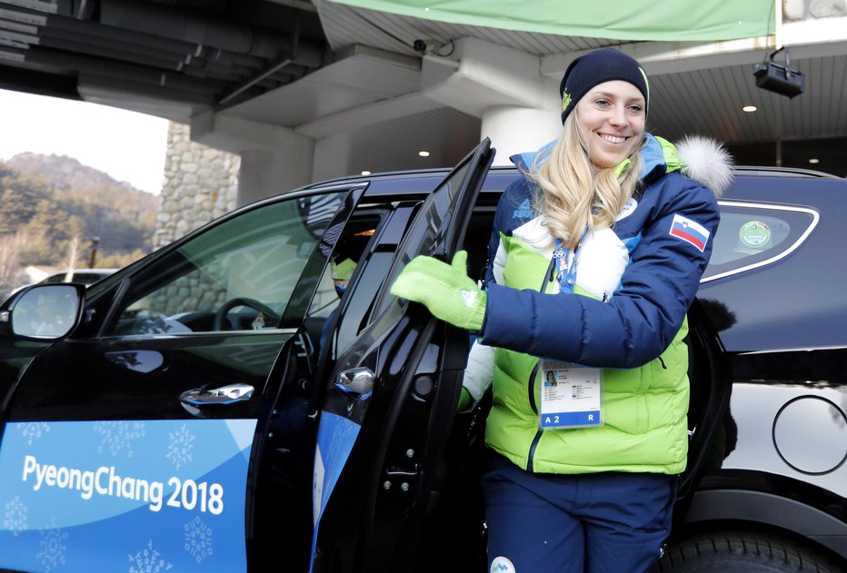 Fotografija: Najboljša slovenska slalomistka Ana Bucik se v olimpijski vasi počuti zelo dobro. FOTO: Matej Družnik