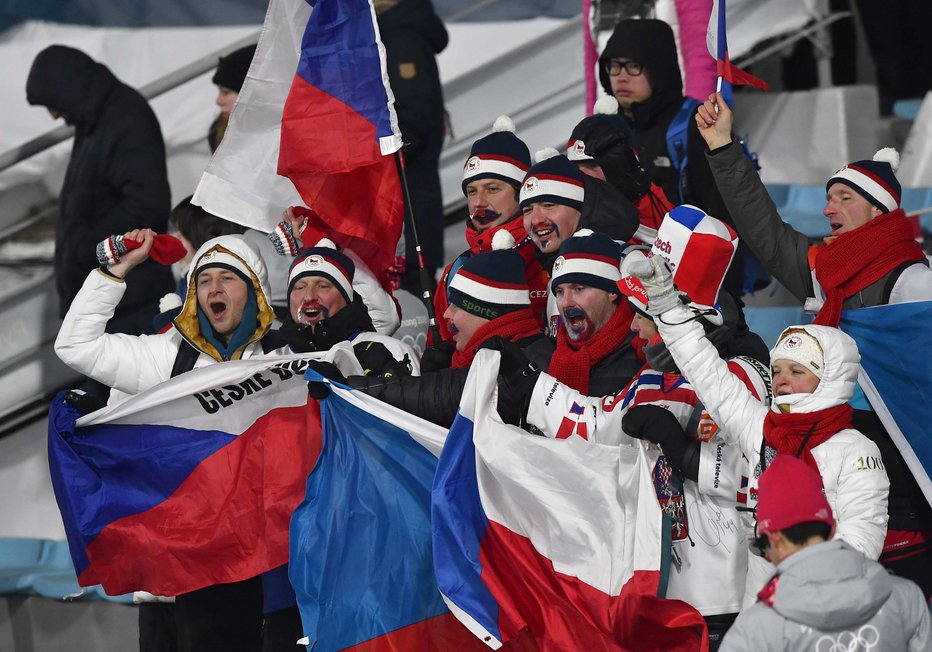 Fotografija: Biathlon – Pyeongchang 2018 Winter Olympics – Men's 10km Sprint – Alpensia Biathlon Centre - Pyeongchang, South Korea – February 11, 2018 -  Czech fans celebrate. REUTERS/Toby Melville