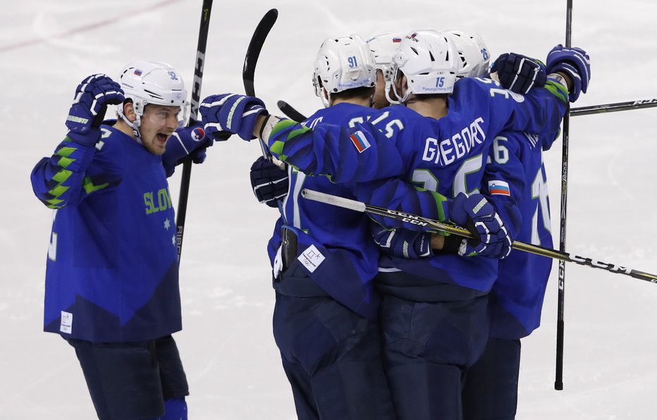 Fotografija: Slovensko slavje ob zadetku. FOTO: Reuters