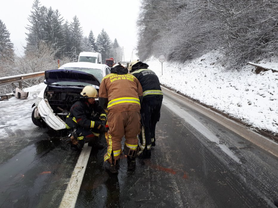 Fotografija: Na Gortini je bila za nesrečo kriva poledenela cesta. FOTO: PGD Radlje ob Dravi