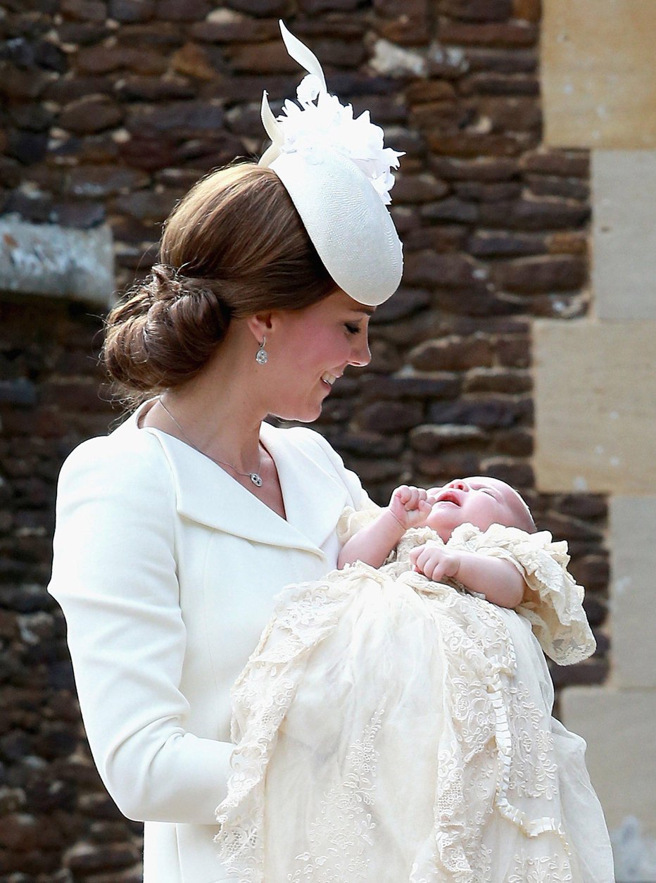 Fotografija: Na krstu princese Charlotte se je odločila za belo barvo. FOTO: PROFIMEDIA