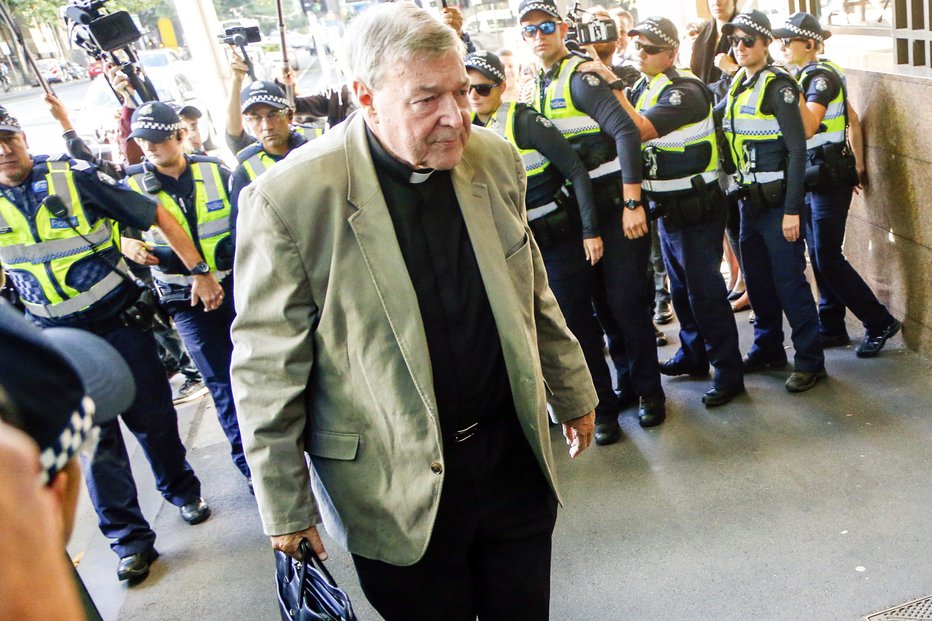 Fotografija: George Pell, ki se v rodni Avstraliji brani obtožb spolne zlorabe, je tretji človek Vatikana. Foto: AP