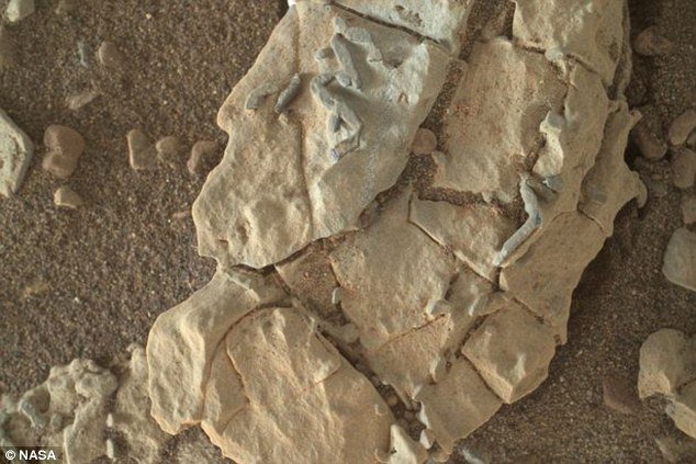 Fotografija: Fotografija, ki jo je posnel rover Curiosity. FOTO: Nasa