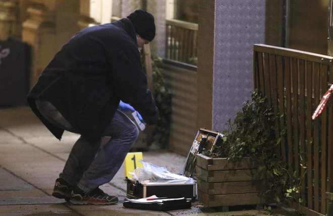 Forenziki so začeli zbirati dokaze. FOTO: Ap