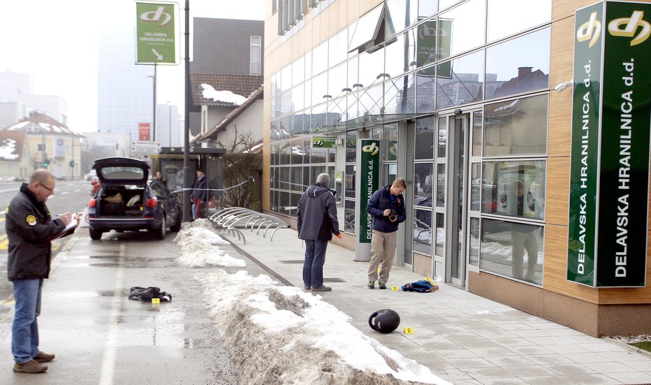 Fotografija: Pogumni policist je stopil na prste predrznemu roparju. FOTO: Roman Šipić