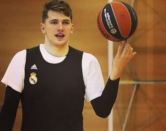 Fotografija: Luka Dončić že pri 19 letih med velilkani svetovne košarke. FOTO: Instagram