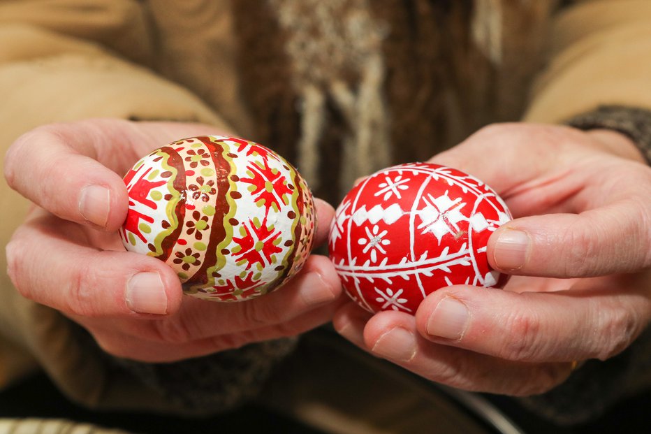 Fotografija: Pisanice, okrašene v tradicionalnem slovenskem vzorcu FOTO: Marko Feist