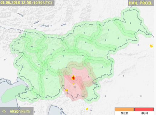 Na Dolenjskem obstaja velika nevarnost toče. FOTO: Arso