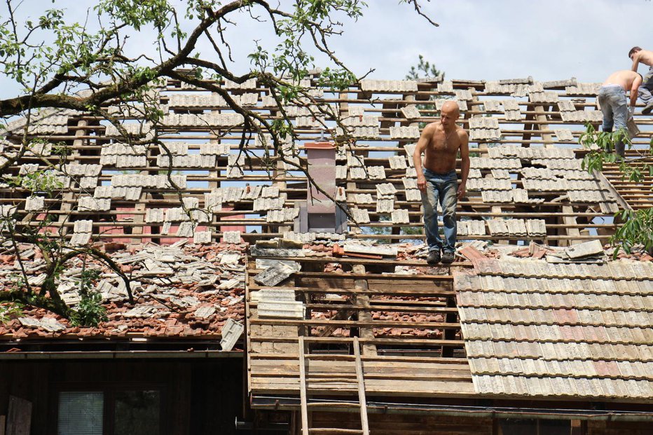 Fotografija: Posledice hudega neurja. FOTO: Tanja Jakše Gazvoda