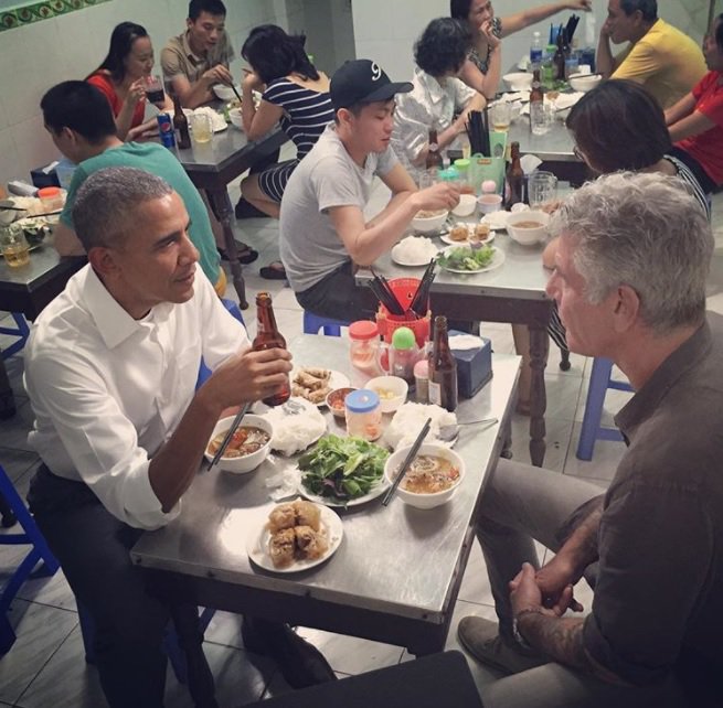 Naučil si nas, kako nas hrana lahko poveže, se mu je zahvalil Barack Obama.