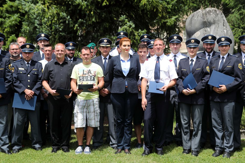 Fotografija: Policisti in občani so pri reševanju življenj pokazali veliko hrabrosti in požrtvovalnosti. Foto: Igor Mali