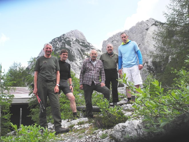 Brez njih ne bi bilo veleslaloma na Skutinem ledeniku (od leve): Jure Markič, Davo Karničar, Miloš Zupančič, Franc Ekar in župan Jezerskega Jurij Rebolj. Foto: Osebni arhiv Franc Ekar