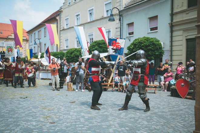 Ko so se spopadli mečevalci, je bilo na trenutke kar strašljivo.