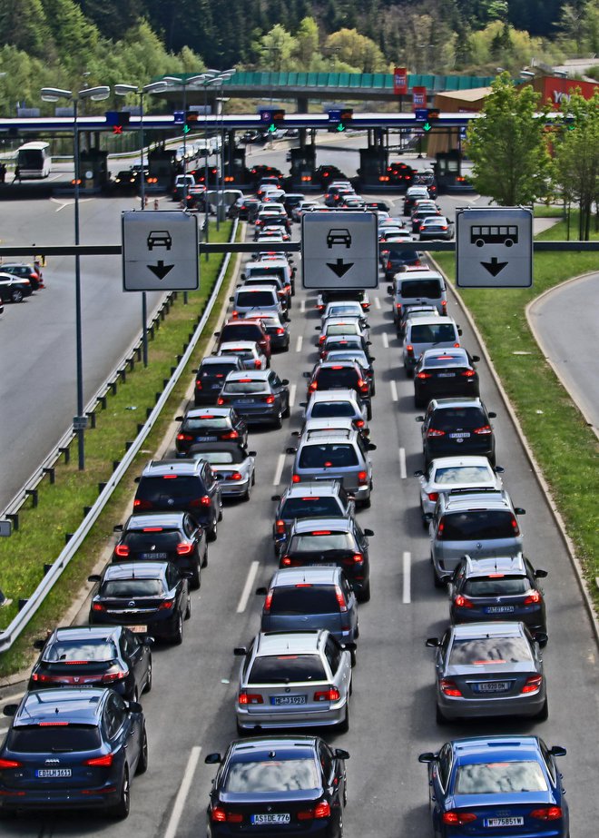 Če vemo, kdaj in kje bodo zastoji, se jim lahko izognemo z načrtovanjem poti. FOTO: Tadej Regent