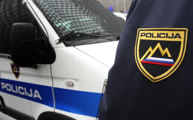 Policisti so tujca našli, a niso ugotovili, da bi počela kaj sumljivega.