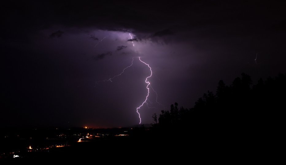 Fotografija: Nočno dogajanje. FOTO: bralec Egon