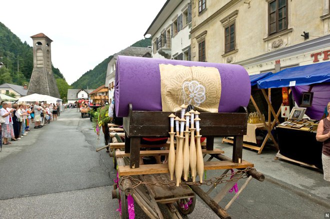 Ogromen punkelj in kleklji na Čipkarskih dnevih Foto: Občina Železniki