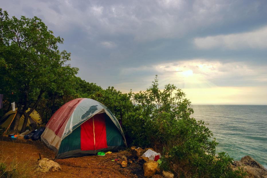 Fotografija: Kampiranje ob morju se ni dobro končalo. FOTO: Getty Images, Istockphoto