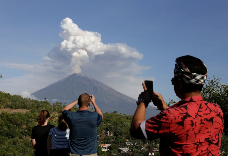 Fotografija: Vulkan Agung. FOTO: Reuters