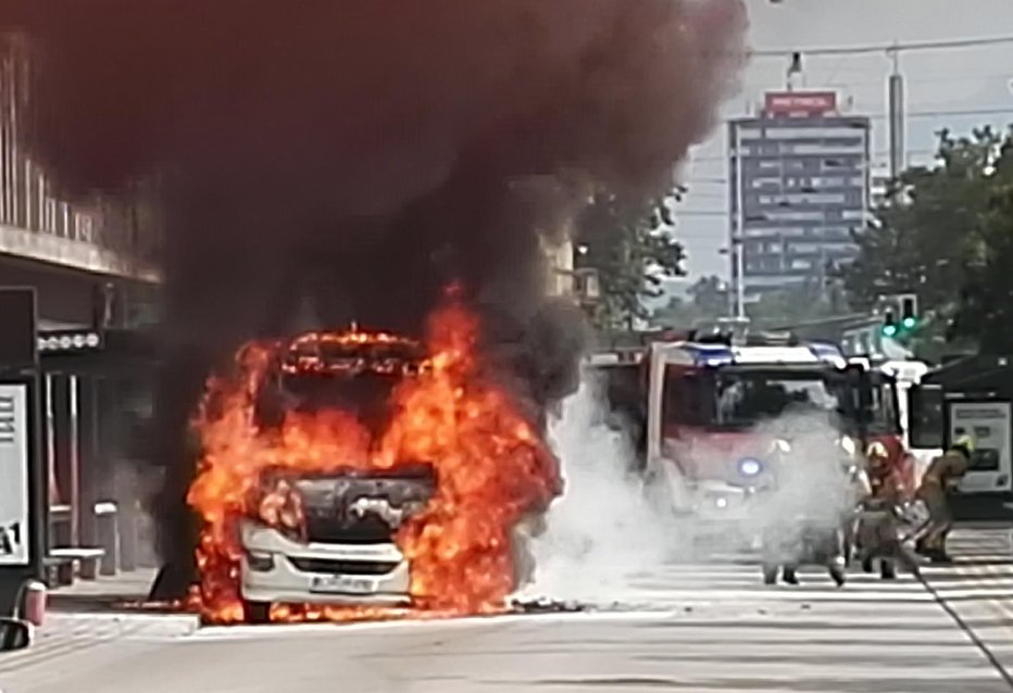 Fotografija: Ogenj so pogasili ljubljanski gasilci. FOTO: taksist Robi