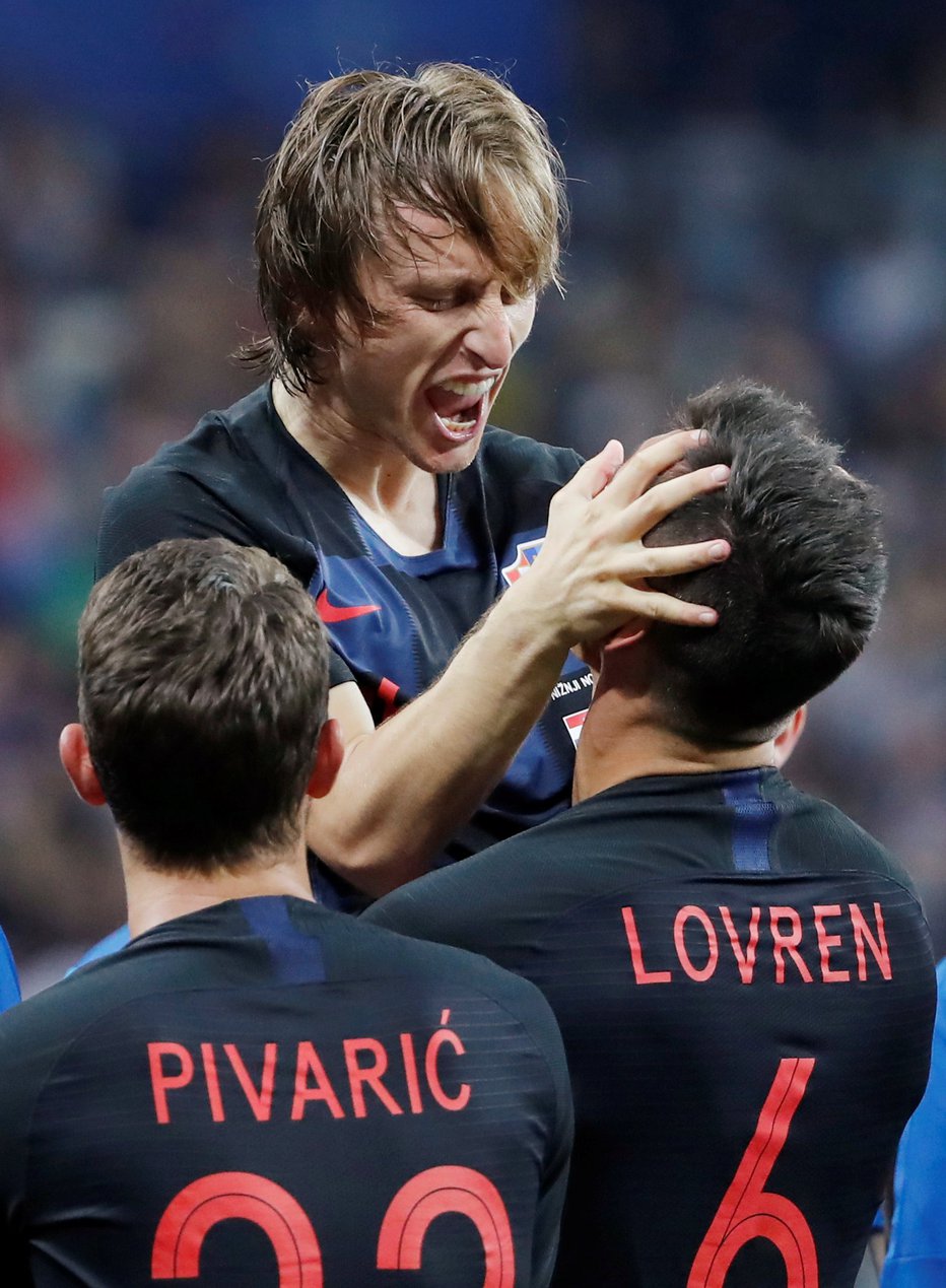 Fotografija: Soccer Football - World Cup - Round of 16 - Croatia vs Denmark - Nizhny Novgorod Stadium, Nizhny Novgorod, Russia - July 1, 2018  Croatia's Luka Modric and Dejan Lovren celebrate winning the penalty shootout   REUTERS/Carlos Barria