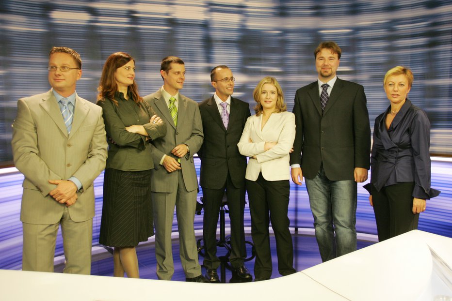 Fotografija: Leta 2007 je Jurič vodil TV Dnevnik, na fotografiji še Boštjan Lajovic, Mojca Širok, Rajko Gerič, Manica Janežič Ambrožič, Jože Možina in Rosvita Pesek. FOTO: Aleš Černivec, Delo