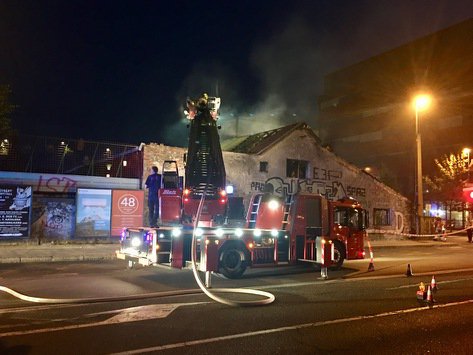 Ogenj na Metelkovi. FOTO: B. F.