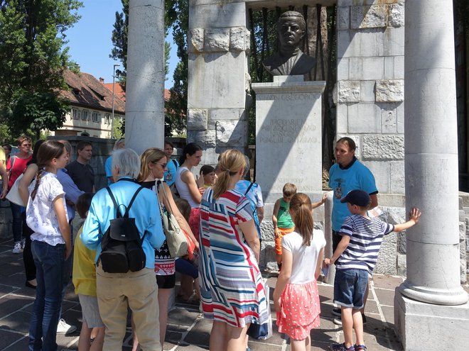 S Čukcem Nukcem pred Gregorčičevim spomenikom