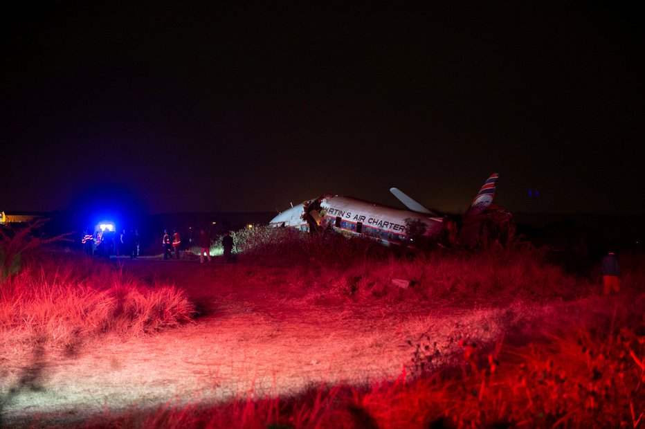 Fotografija: Strmoglavljeno letalo. FOTO: Yeshiel Panchia, Reuters