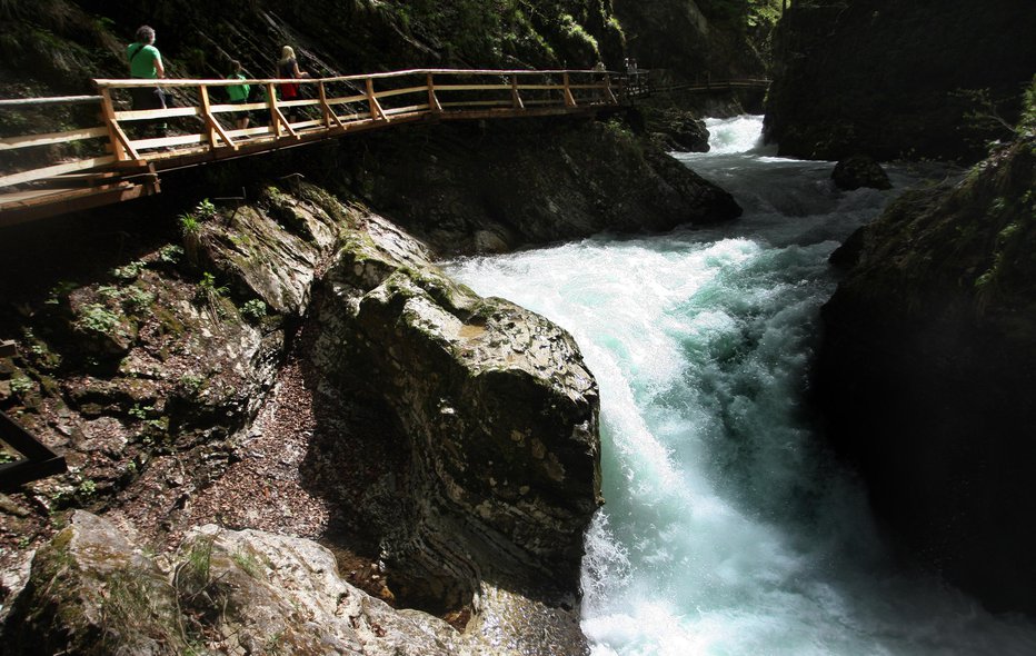 Fotografija: Blejski Vintgar je priljubljena turistična točka. FOTO: Roman Šipić, Delo