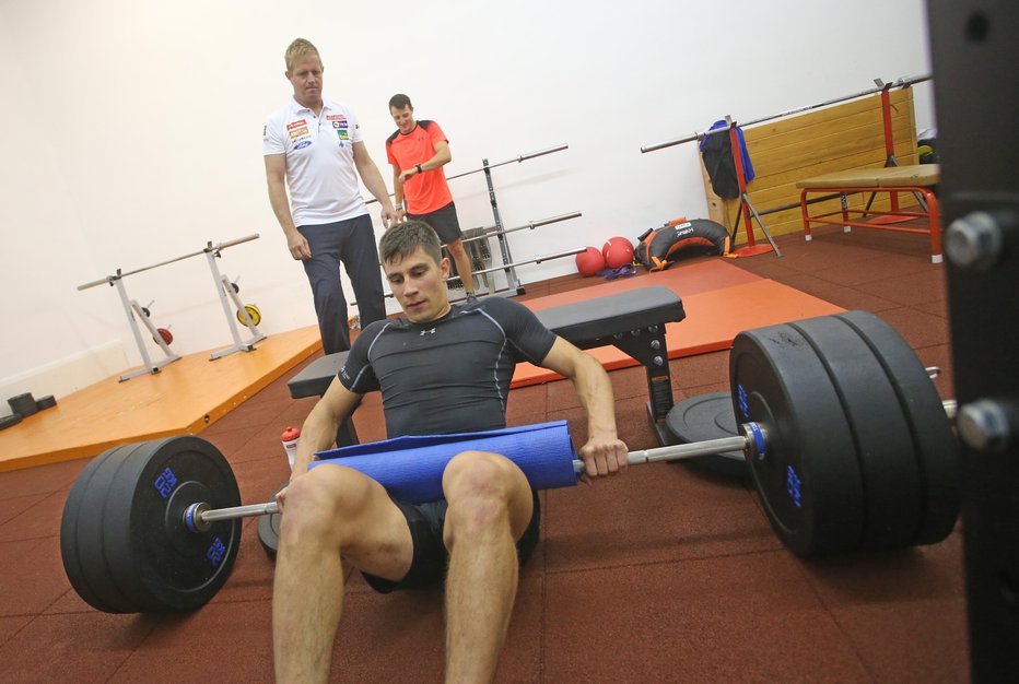 Fotografija: Klemen Bergant s svojima izbrancema Žanom Kranjcem (spredaj) in Štefanom Hadalinom FOTO: Tadej Regent