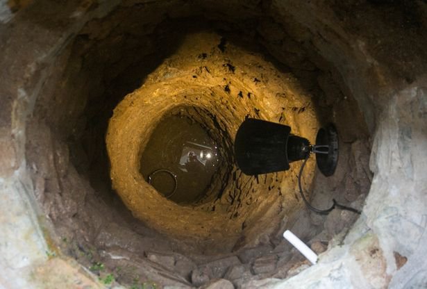 Fotografija: Nekateri vanj mečejo kovance in si kaj zaželijo. Foto: twitter