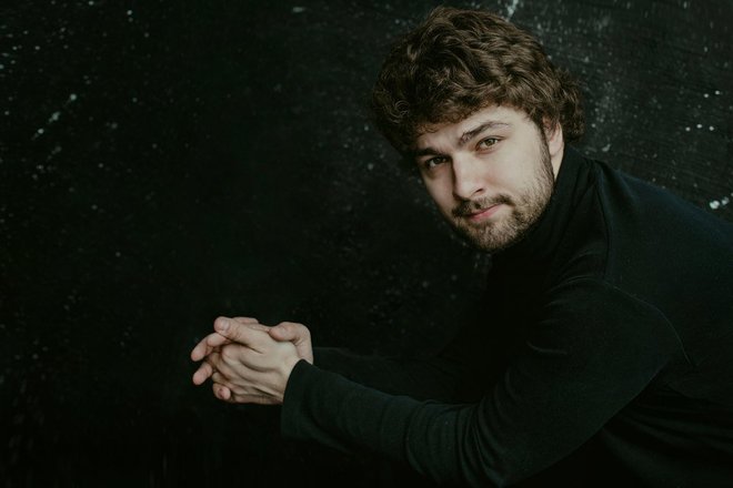 Pianist Lukas Geniušas bo nastopil na sklepnem koncertu cikla. FOTO: Internet