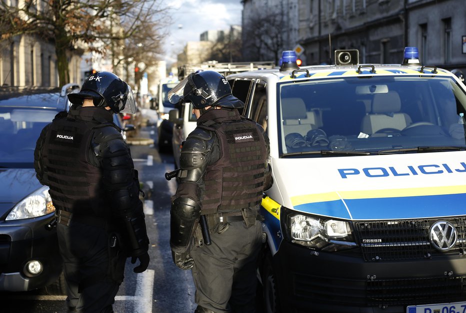 Fotografija: Policija prosi za pomoč. FOTO: Blaž Samec