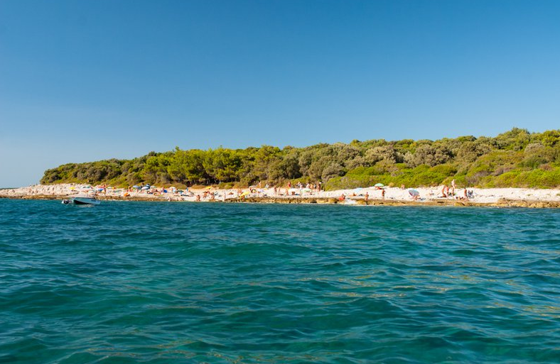 Fotografija: Znana svingerska in gej plaža. FOTO: Rovinj.com