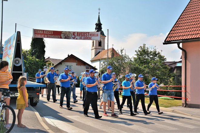 Tokrat so bili v povorki godbeniki iz Zabukovice. FOTO: Darko Naraglav