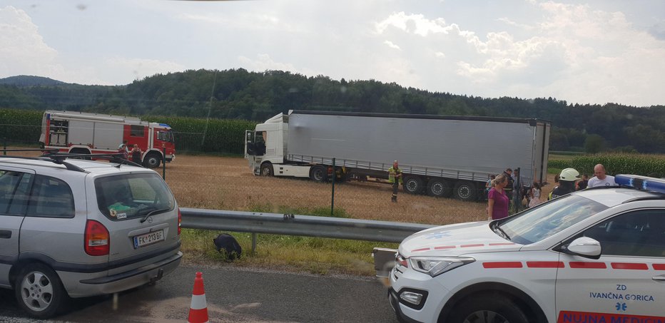 Fotografija: Na dolenjski avtocesti sta se popoldne zgodili dve prometni nesreči. FOTO: bralka Tamara