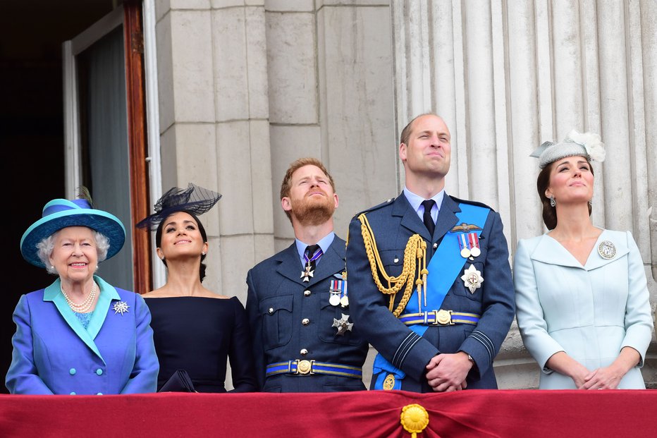 Fotografija: Harry si je zelo blizu z bratom in babico. FOTO: AFP