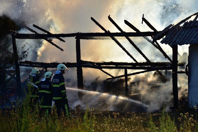 Poslopje je uničeno. FOTO: Oste Bakal