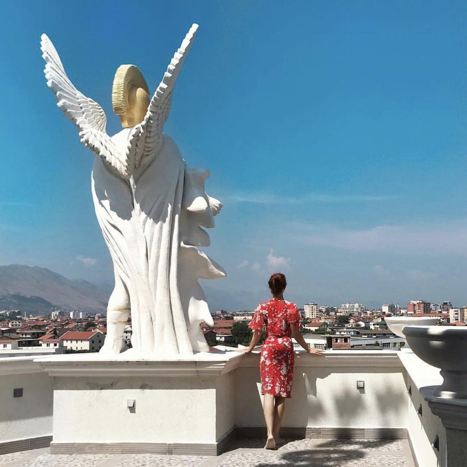 Fotografija: Nika in Peter sta bila navdušena nad slastno albansko hrano in prijaznostjo ljudi. FOTO: Instagram