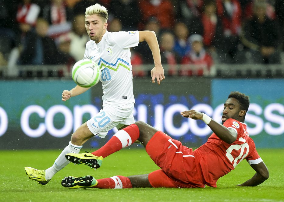 Fotografija: Slovenski reprezentant Kevin Kampl se je znašel na radarju Barcelone. FOTO: AP