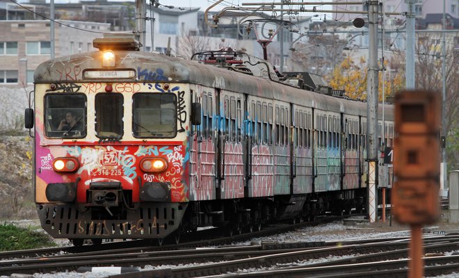 Na proslavo se lahko udobno pripeljete z vlakom. FOTO: Jože Suhadolnik