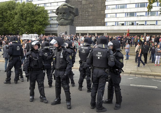 Policiste je presenetila razsežnost protestov. FOTO:  AP