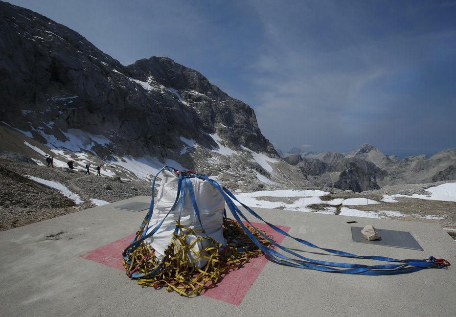 Fotografija: Čistilna akcija pod Triglavom. FOTO: Matej Družnik