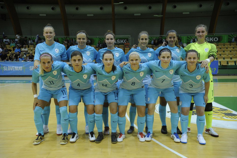 Fotografija: Ženska futsal reprezentanca je pripravljena na kvalifikacije za euro 2019. FOTO: Drago Perko