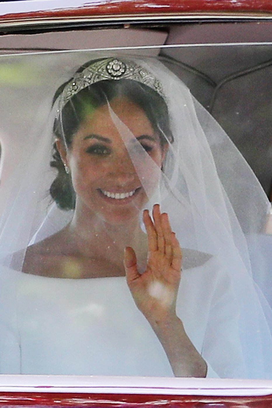 Fotografija: Osrednji del tiare je broša, ki jo je za poročno darilo dobila kraljica Mary. FOTOgrafiji: Guliver/getty Images