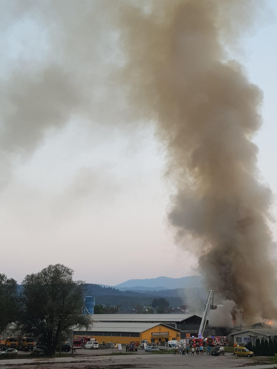 Fotografija: Zagorelo je okrog pol sedme zvečer. FOTO: bogdan miklič