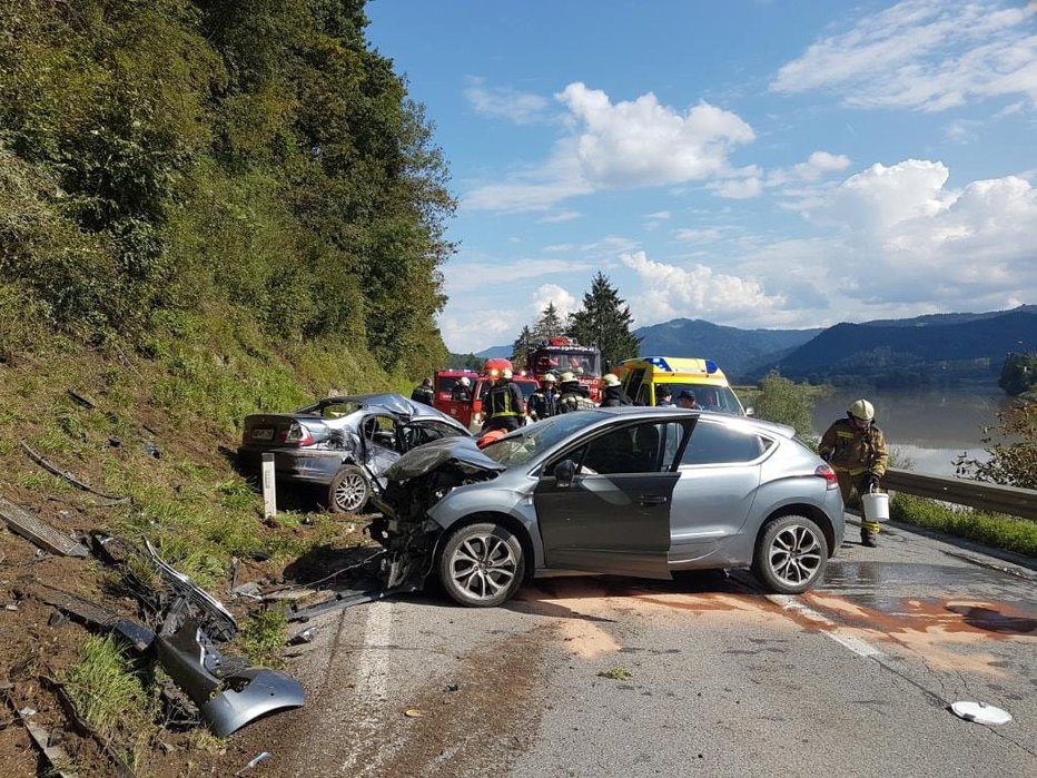 Fotografija: V sobotni nesreči sta se poškodovala dva udeleženca. FOTO: PGD Radlje ob Dravi